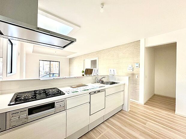 料理をしながらでもご家族との会話を楽しめる対面キッチン