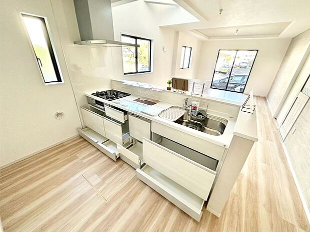 使いやすさを優先したスライド式収納タイプ!