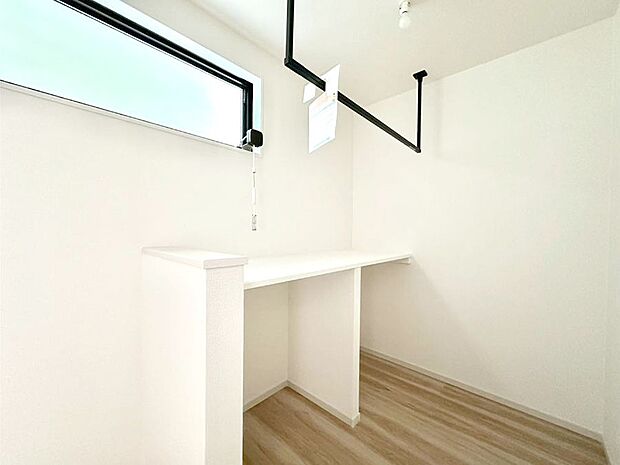 ランドリールーム。梅雨や花粉の時期に大活躍します。