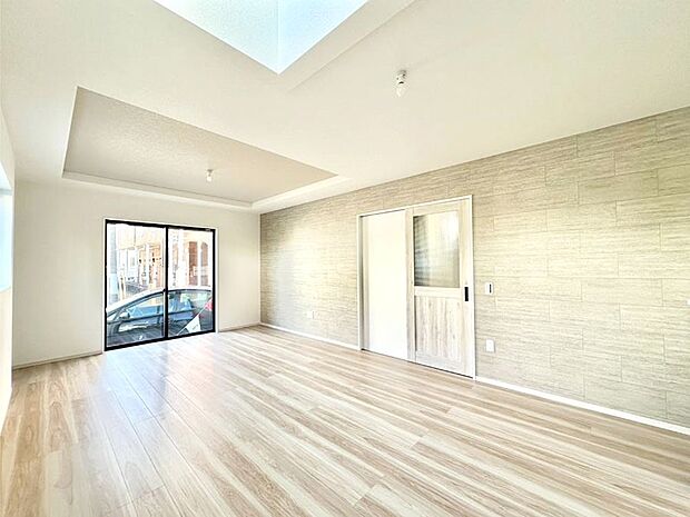 家族の笑顔が自然と生まれてくる、そんな雰囲気のダイニングに仕上がっています。