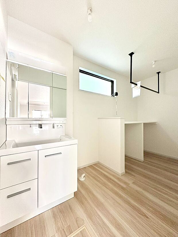 清潔感のある快適空間です。毎日の身支度も気持ち良くお使い頂けます。