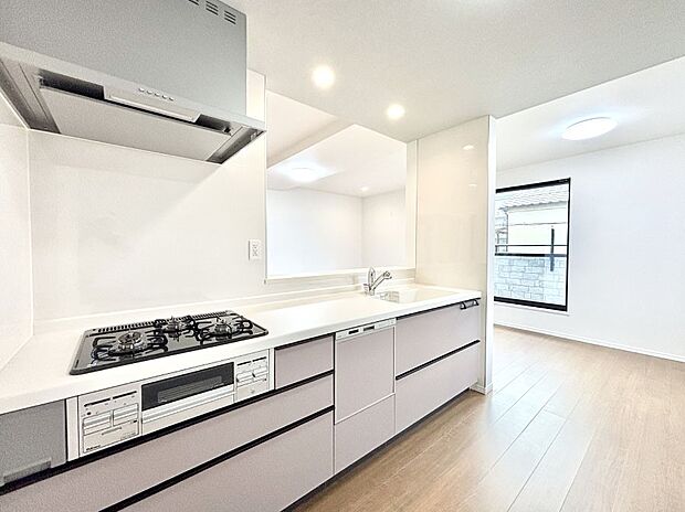 料理をしながらでもご家族との会話を楽しめる対面キッチン