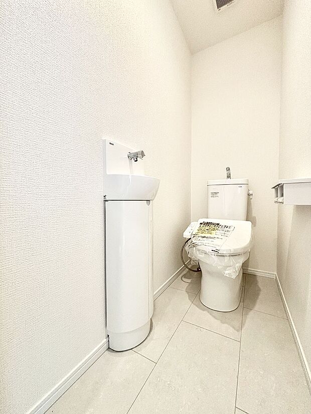 トイレは安心の2箇所！朝のバタバタも一安心です。 