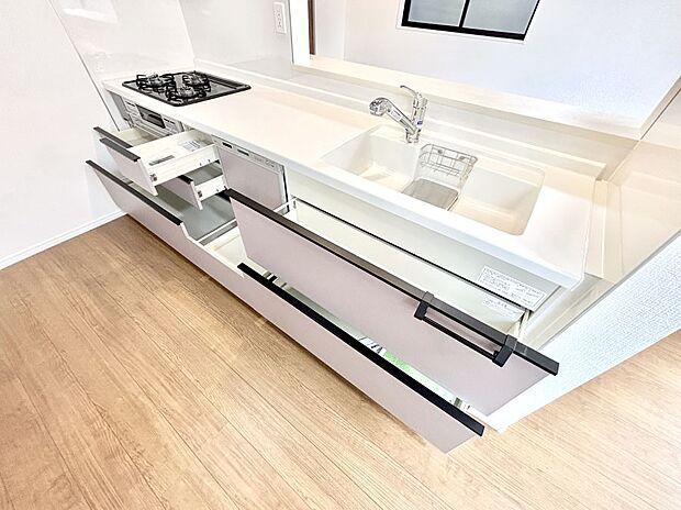 使いやすさを優先したスライド式収納タイプ!