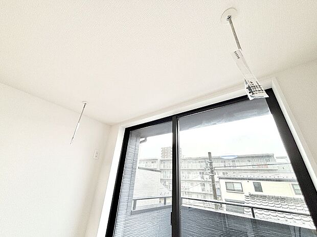 室内物干しポール。梅雨や花粉の時期に大活躍します。