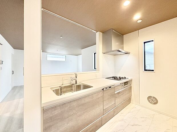 毎日使うキッチンだから、使いやすさ&お手入れのしやすさにこだわりました。