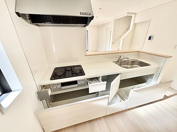 使いやすさを優先したスライド式収納タイプ！