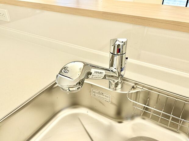 いつでも清潔なおいしいお水を。一つの水栓で水道水と浄水を使い分け。