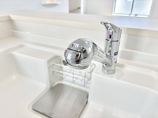 いつでも清潔なおいしいお水を。一つの水栓で水道水と浄水を使い分け。