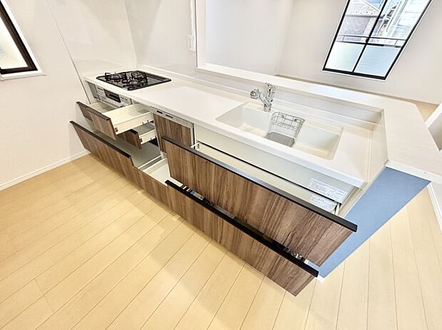 使いやすさを優先したスライド式収納タイプ！