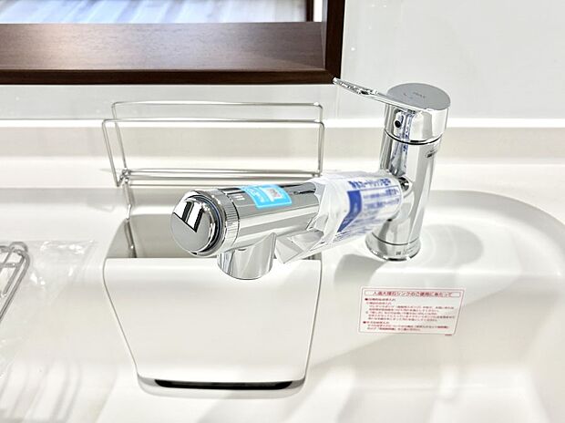 いつでも清潔なおいしいお水を。一つの水栓で水道水と浄水を使い分け。