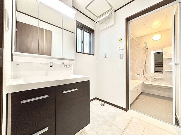 清潔感のある快適空間です。毎日の身支度も気持ち良くお使い頂けます。