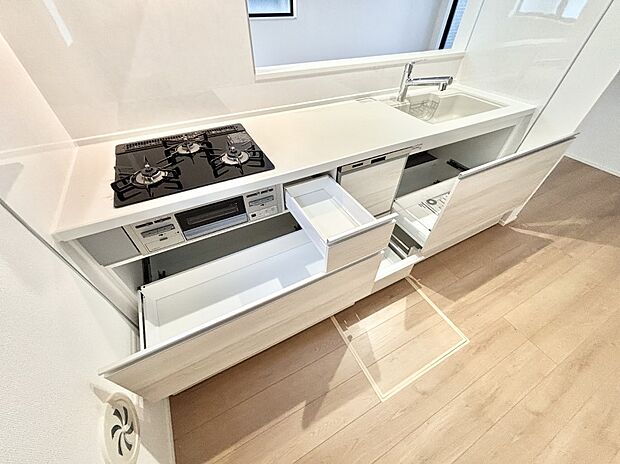 使いやすさを優先したスライド式収納タイプ！