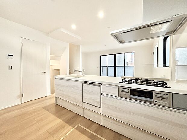 料理をしながらでもご家族との会話を楽しめる対面キッチン