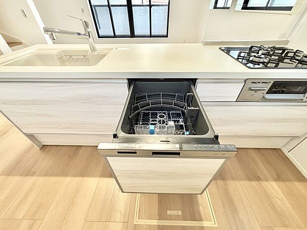 面倒なお片づけは食洗機にお任せ！家事の負担が減って、時間にも気持ちにもゆとりができます。