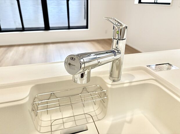 いつでも清潔なおいしいお水を。一つの水栓で水道水と浄水を使い分け。