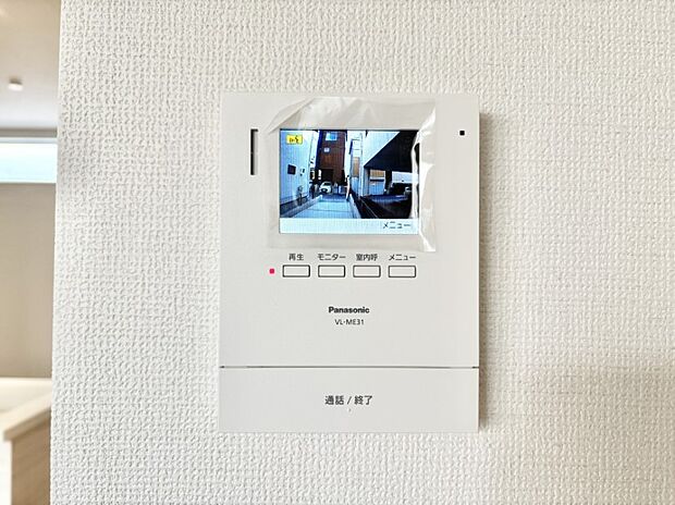 訪問者が一目でわかる安心のＴＶモニター付きインターホン。 