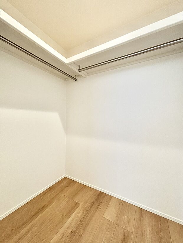 毎日の服選びが楽しくなるウォークインクローゼット 