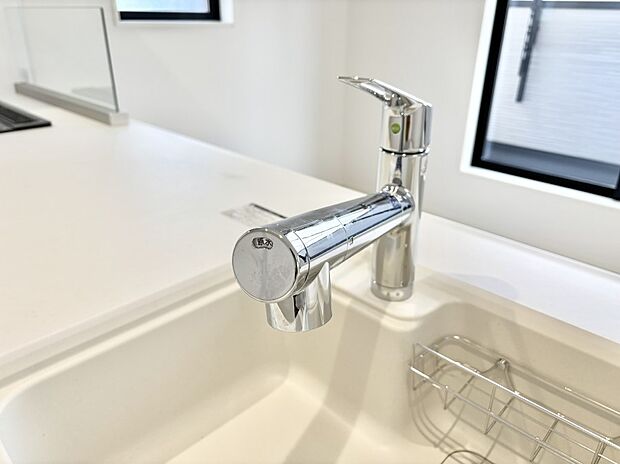 いつでも清潔なおいしいお水を。一つの水栓で水道水と浄水を使い分け。