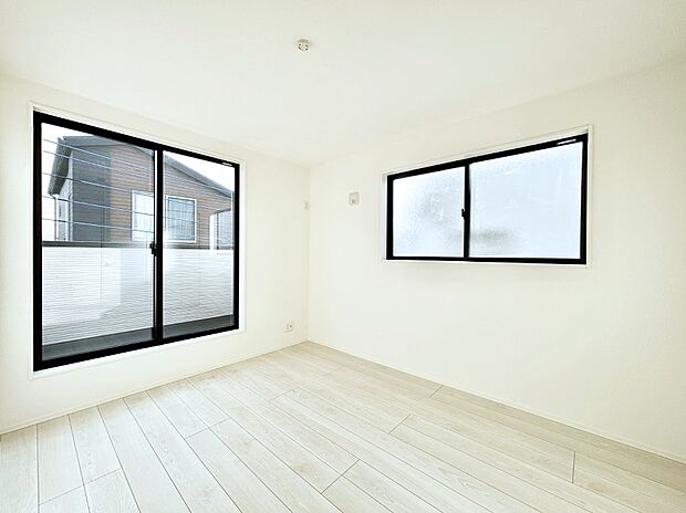 明るいバルコニーサイドに洋室を設置。目覚めの良い寝室に。