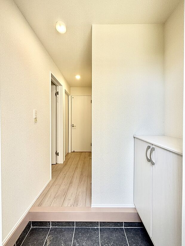 明るい玄関はお客様をお出迎えするのにぴったりです!