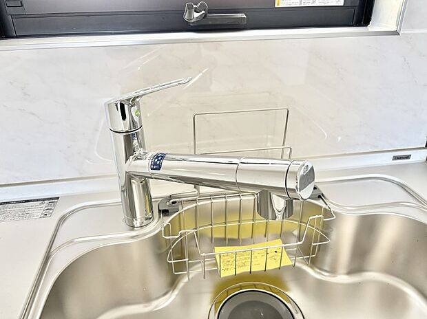 いつでも清潔なおいしいお水を。一つの水栓で水道水と浄水を使い分け。