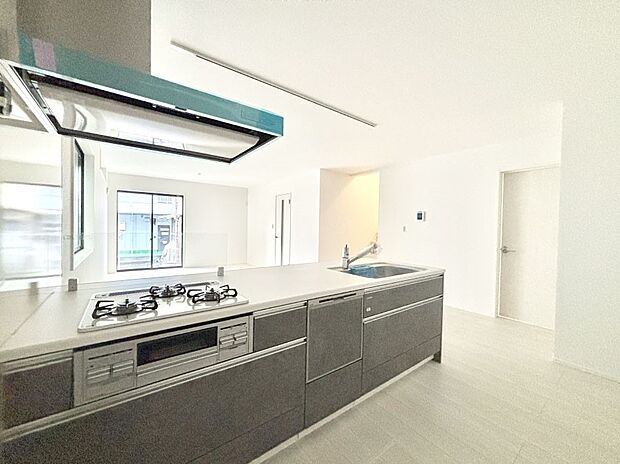 料理をしながらでもご家族との会話を楽しめる対面キッチン