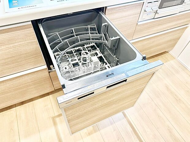 面倒なお片づけは食洗機にお任せ！家事の負担が減って、時間にも気持ちにもゆとりができます。