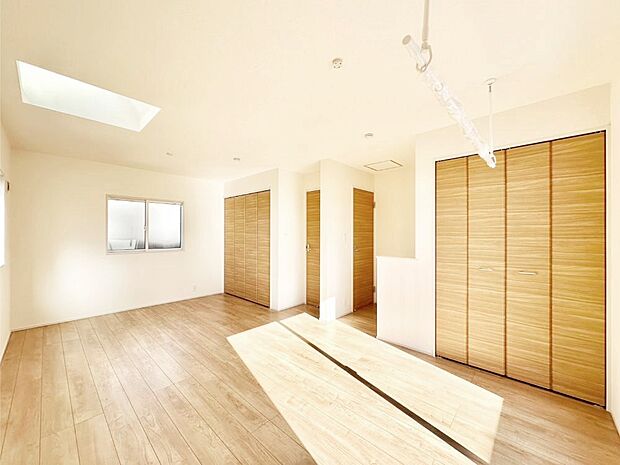 ドア＆クローゼット2ヵ所付きなので2部屋に分けて利用可