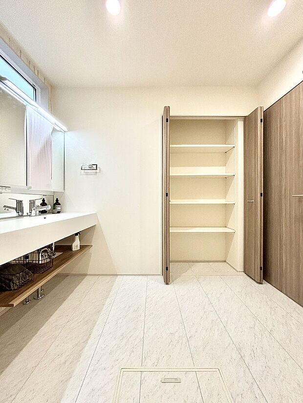 清潔感のある快適空間です。毎日の身支度も気持ち良くお使い頂けます。 