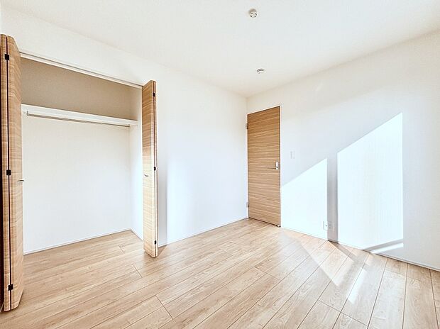 子供部屋にもおすすめな収納スペースたっぷりの居室