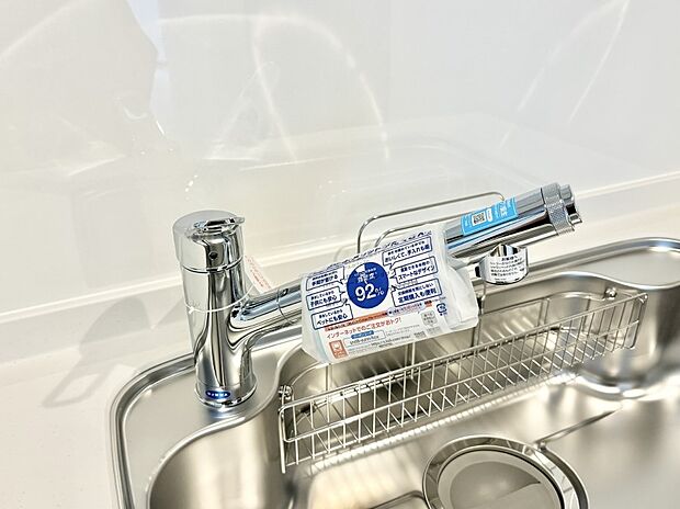 いつでも清潔なおいしいお水を。一つの水栓で水道水と浄水を使い分け。