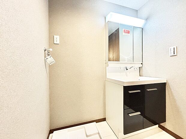 ゆとりの洗面スペースで朝の身支度もラクラク  