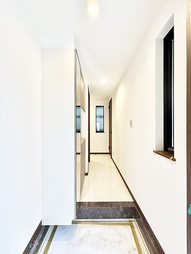 家族の帰宅やお客様をあたたかく迎える玄関  