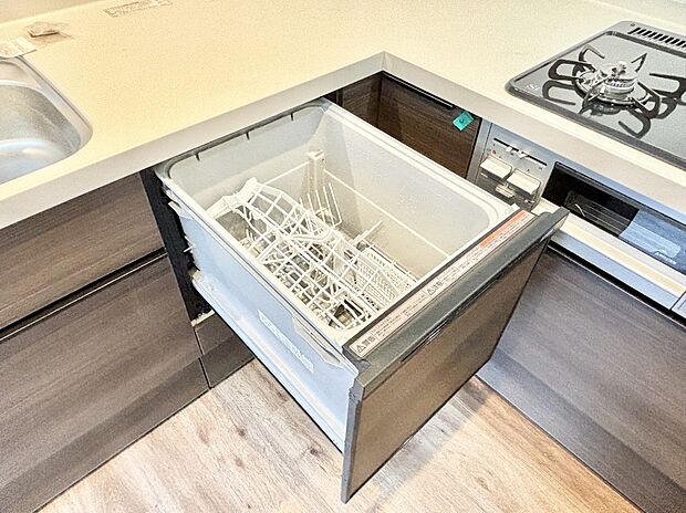 面倒なお片づけは食洗機にお任せ！家事の負担が減って、時間にも気持ちにもゆとりができます。