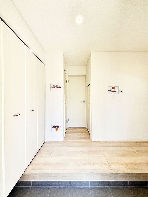 ご家族やお客様を気持ちよくお出迎えできる穏やかな雰囲気の玄関です。