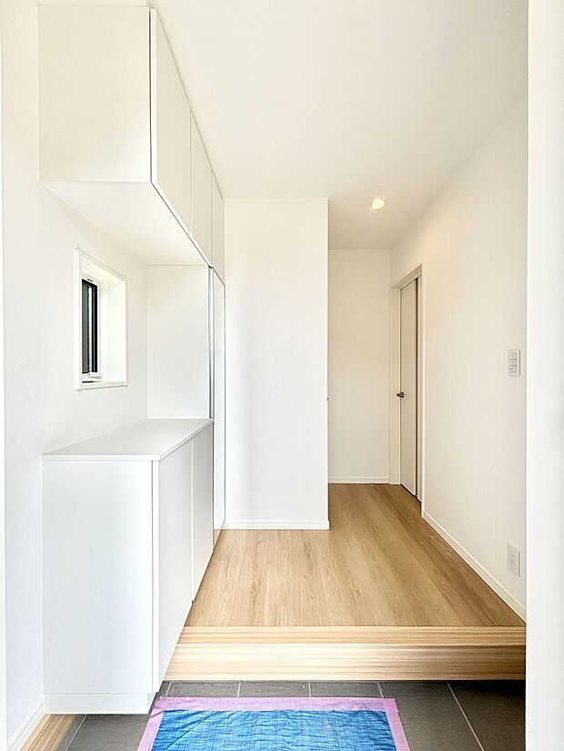 家族の帰宅やお客様をあたたかく迎える玄関  