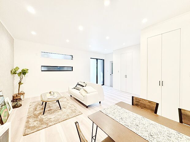 家族団らんの時間も増えそうなくつろぎのリビングダイニング。