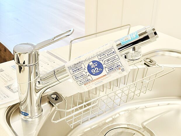 いつでも清潔なおいしいお水を。一つの水栓で水道水と浄水を使い分け。