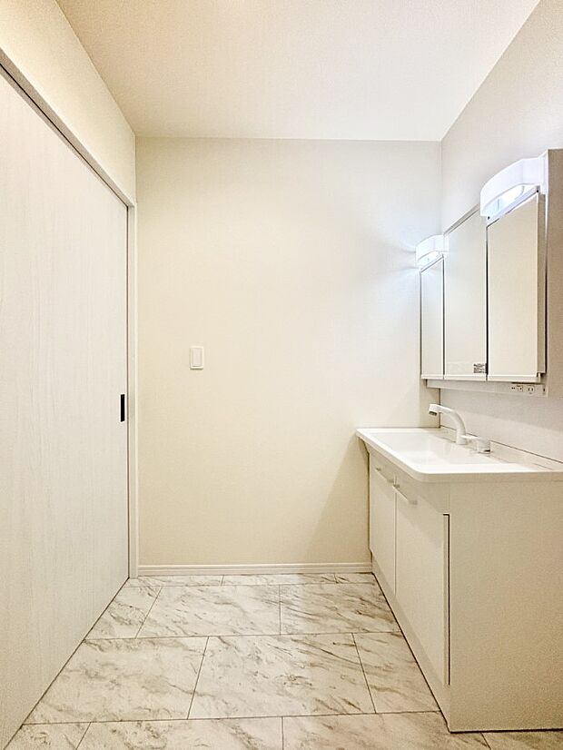 広々とゆとりのあるランドリースペース。   