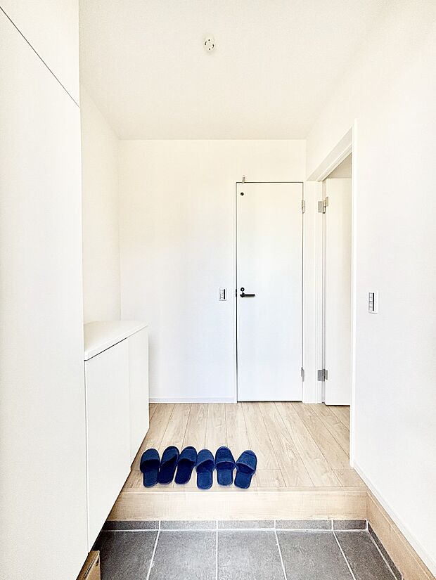 散らかりがちな玄関もスッキリの玄関収納付