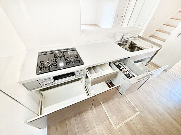 使いやすさを優先したスライド式収納タイプ!