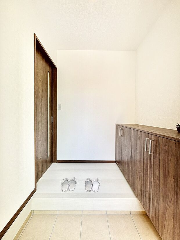 家族の帰宅やお客様をあたたかく迎える玄関