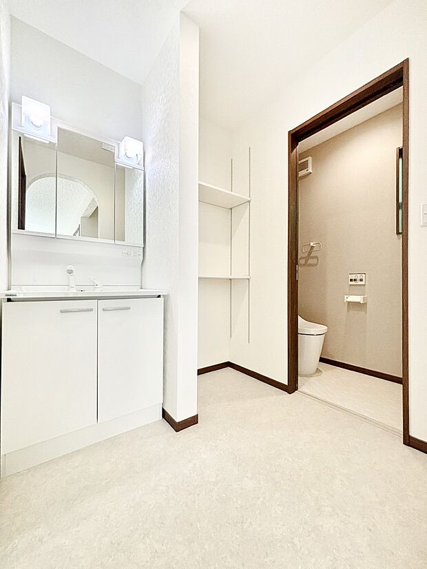 ゆとりの洗面スペースで朝の身支度もラクラク