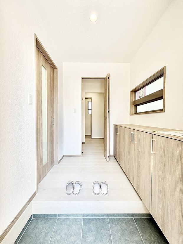 家族の帰宅やお客様をあたたかく迎える玄関