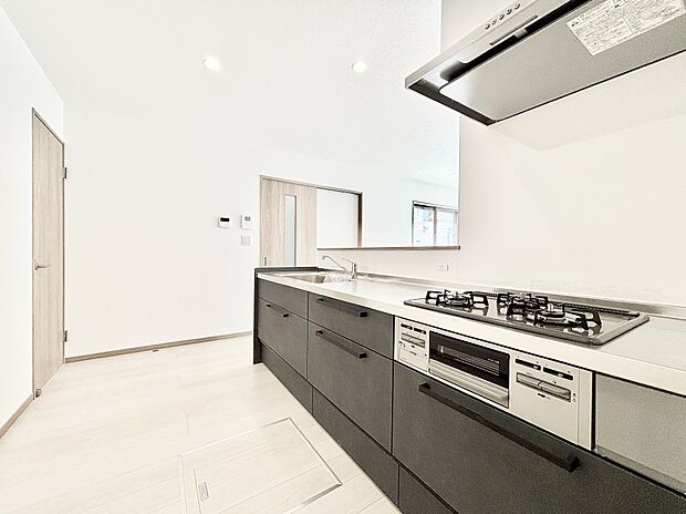 広々とした使い勝手の良いキッチンで日々のお料理も楽しくなりそう