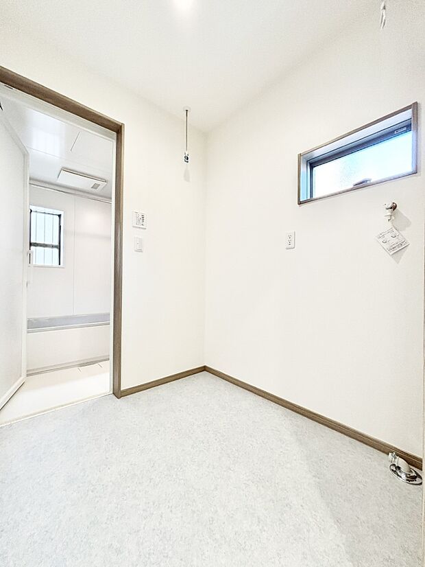 脱衣場が独立しているので広々使えます