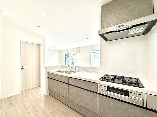 料理をしながらでもご家族との会話を楽しめる対面キッチン