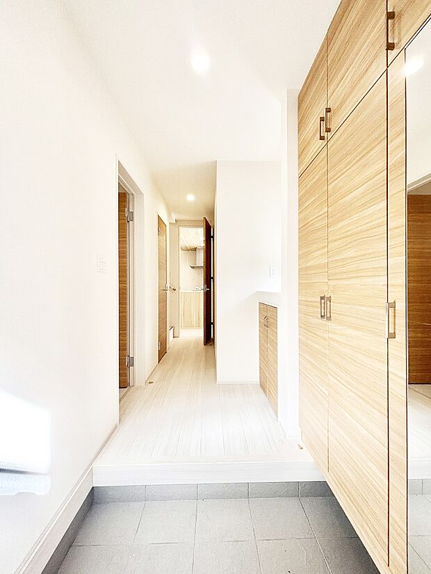 家族の帰宅やお客様をあたたかく迎える玄関