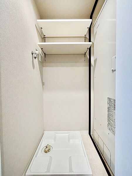 脱衣所には洗濯機置き場！脱いだ衣類もすぐお洗濯できますね！